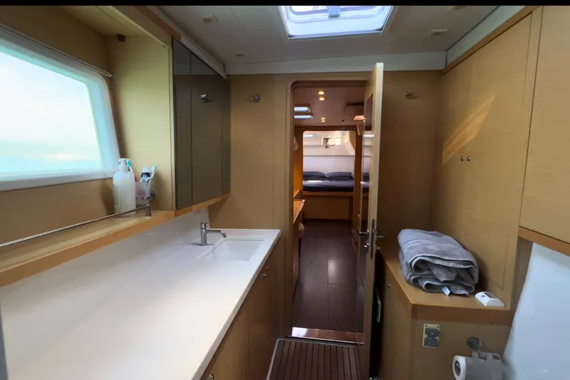 Sixtus Yacht Photos Pics Interior of 2016 Lagoon 450 s yacht, featuring a modern bathroom and cozy bedroom.