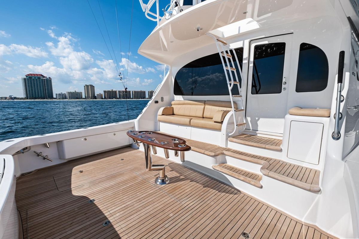 2017 Viking 62 