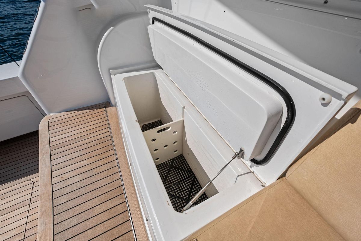2017 Viking 62 