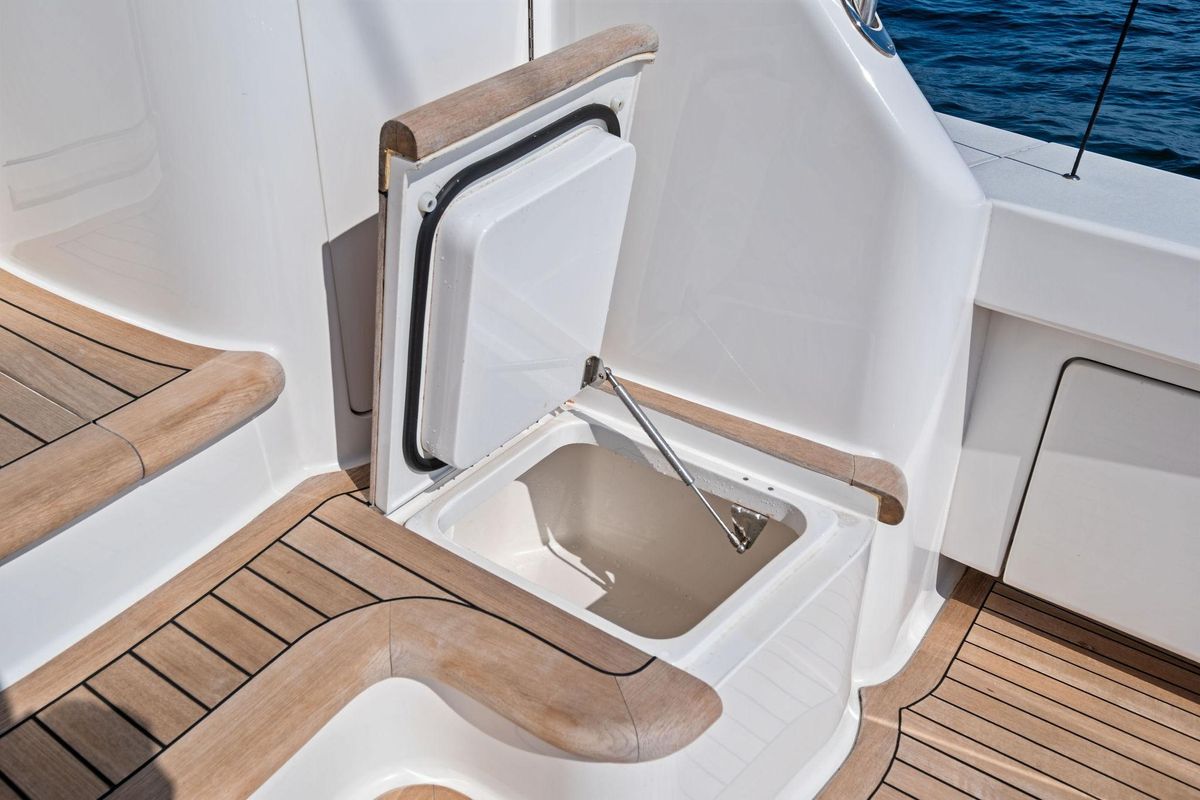 2017 Viking 62 