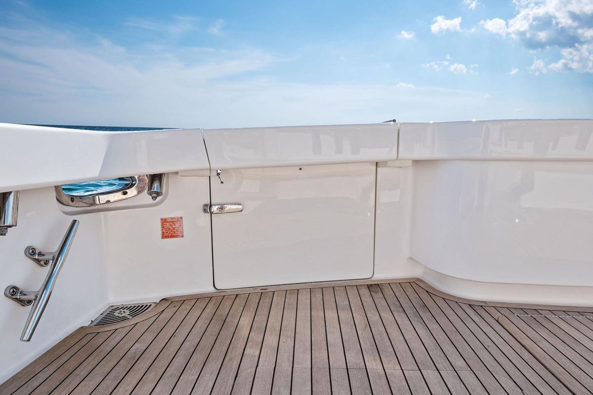 2017 Viking 62 