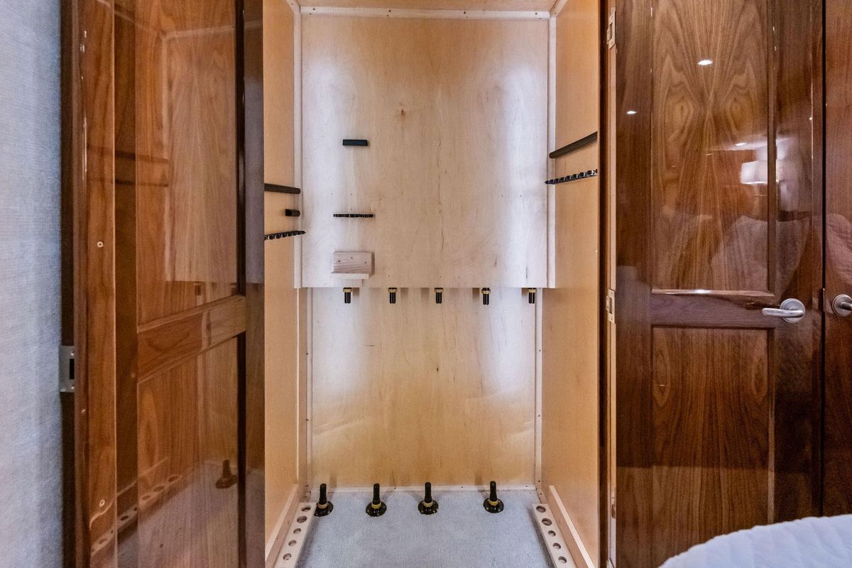 2017 Viking 62 