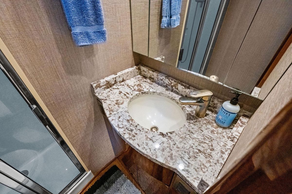 2017 Viking 62 
