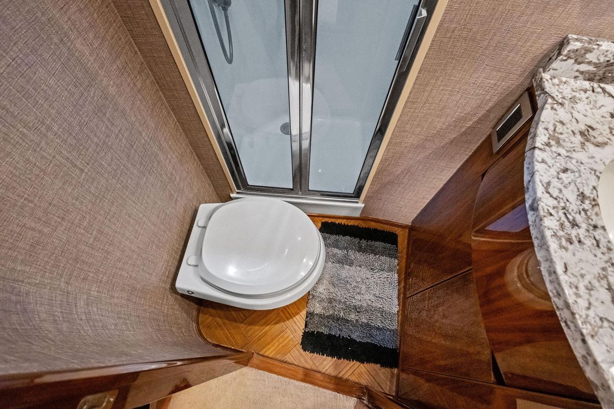 2017 Viking 62 