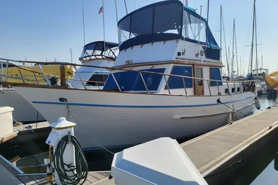 Marine Trader trunk cabin trawler