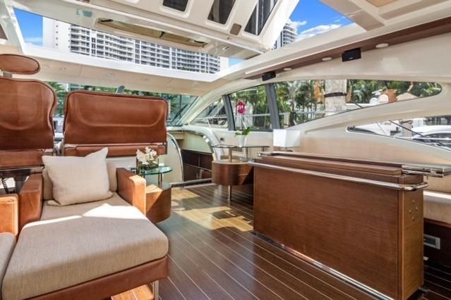 2009 Azimut 68 