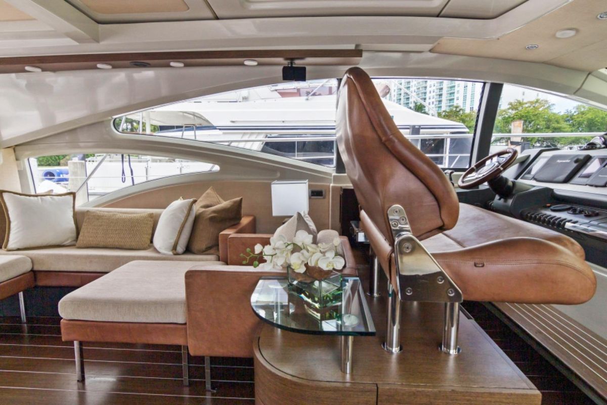 2009 Azimut 68 