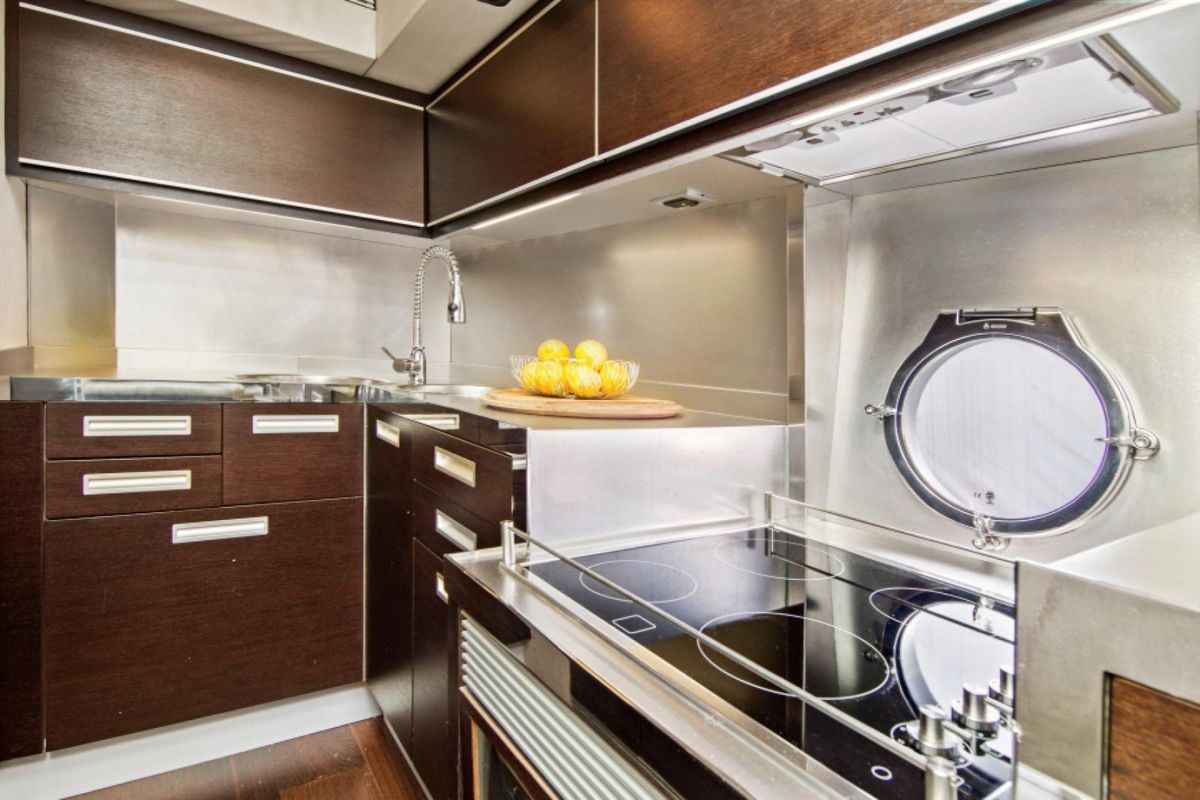 2009 Azimut 68 