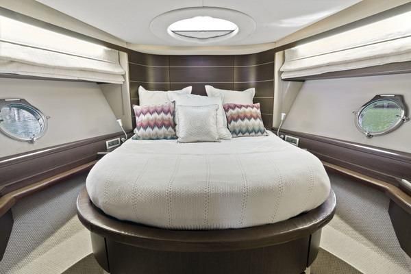2009 Azimut 68 
