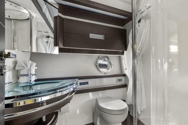 2009 Azimut 68 