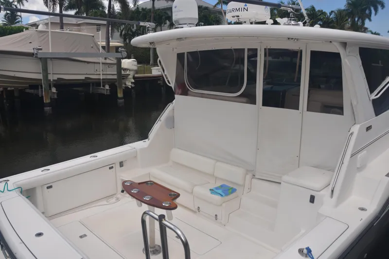 Sea Time Yacht Photos Pics 2001 Tiara Yachts 4100 Open, spacious deck with seating,