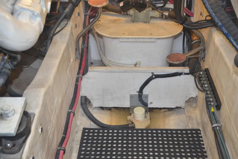 Sea Time Yacht Photos Pics Engine compartment of a 2001 Tiara Yachts 4100 Open