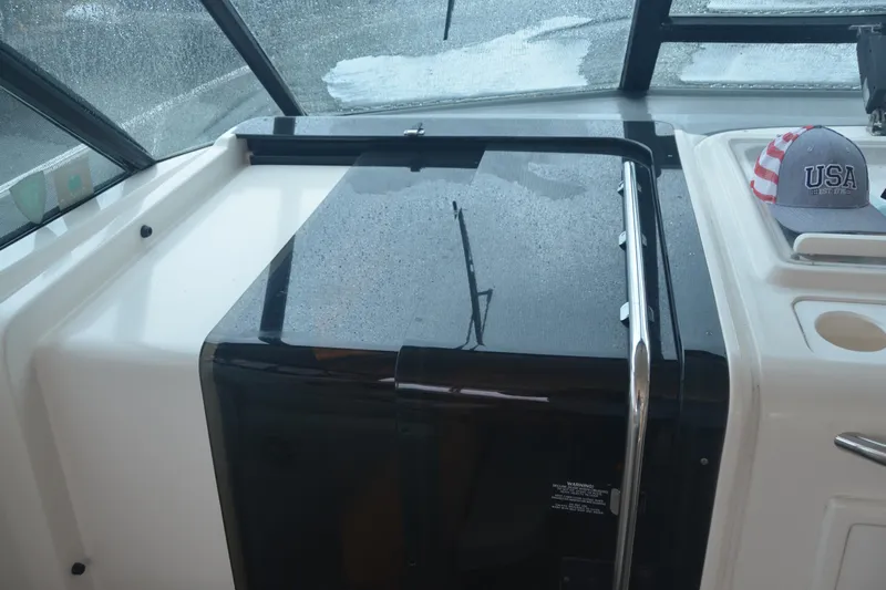 Sea Time Yacht Photos Pics 2001 Tiara Yachts 4100 Open entrance to cabin