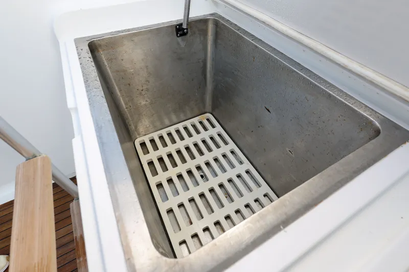 Reel Class Yacht Photos Pics 