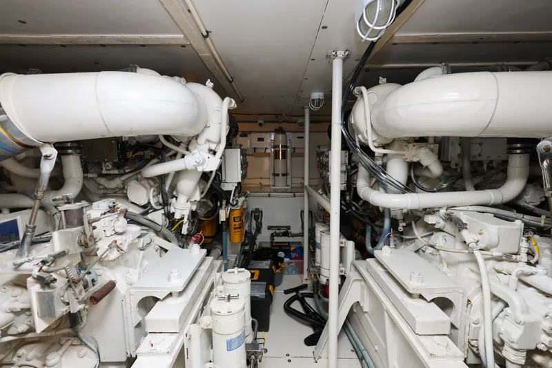 Reel Class Yacht Photos Pics 