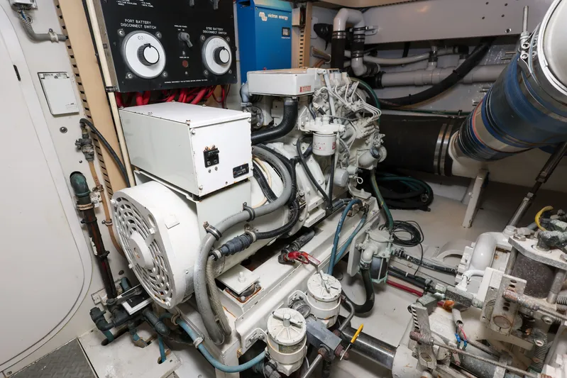 Reel Class Yacht Photos Pics 