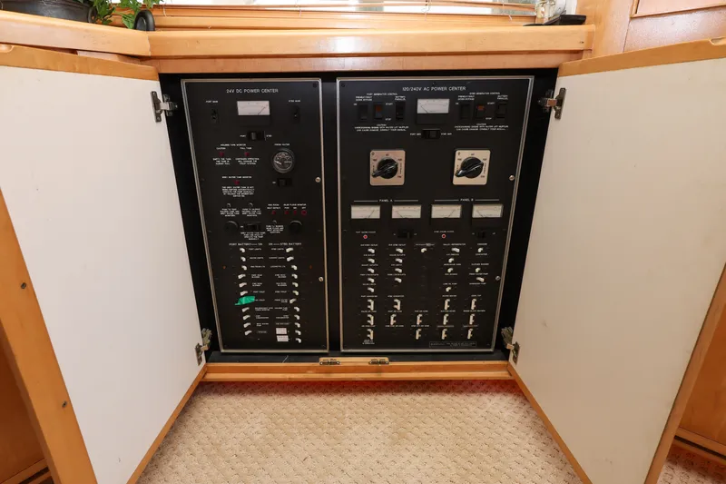 Reel Class Yacht Photos Pics 