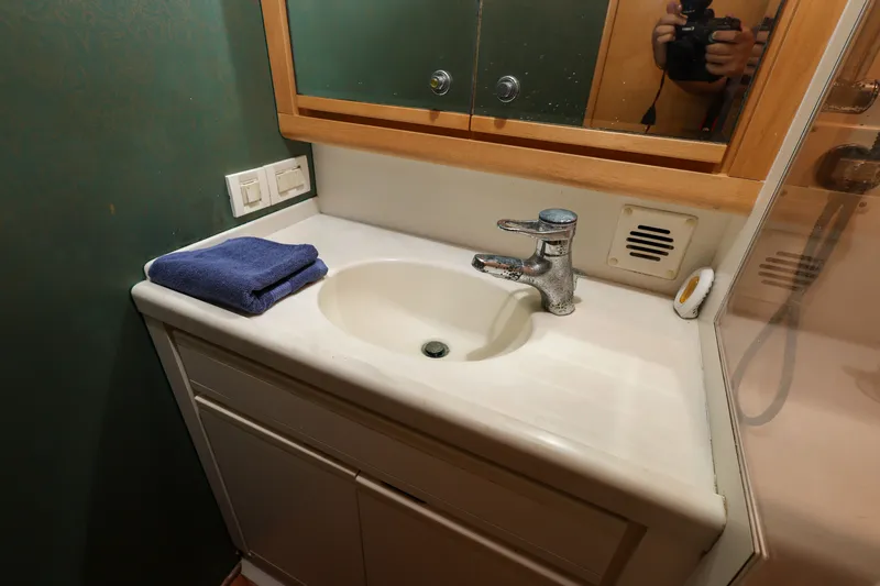 Reel Class Yacht Photos Pics 