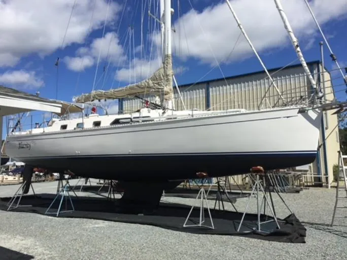 Alacrity Yacht Photos Pics Saga 43 sailboat from 1998 on stands, under a clear blue sky.