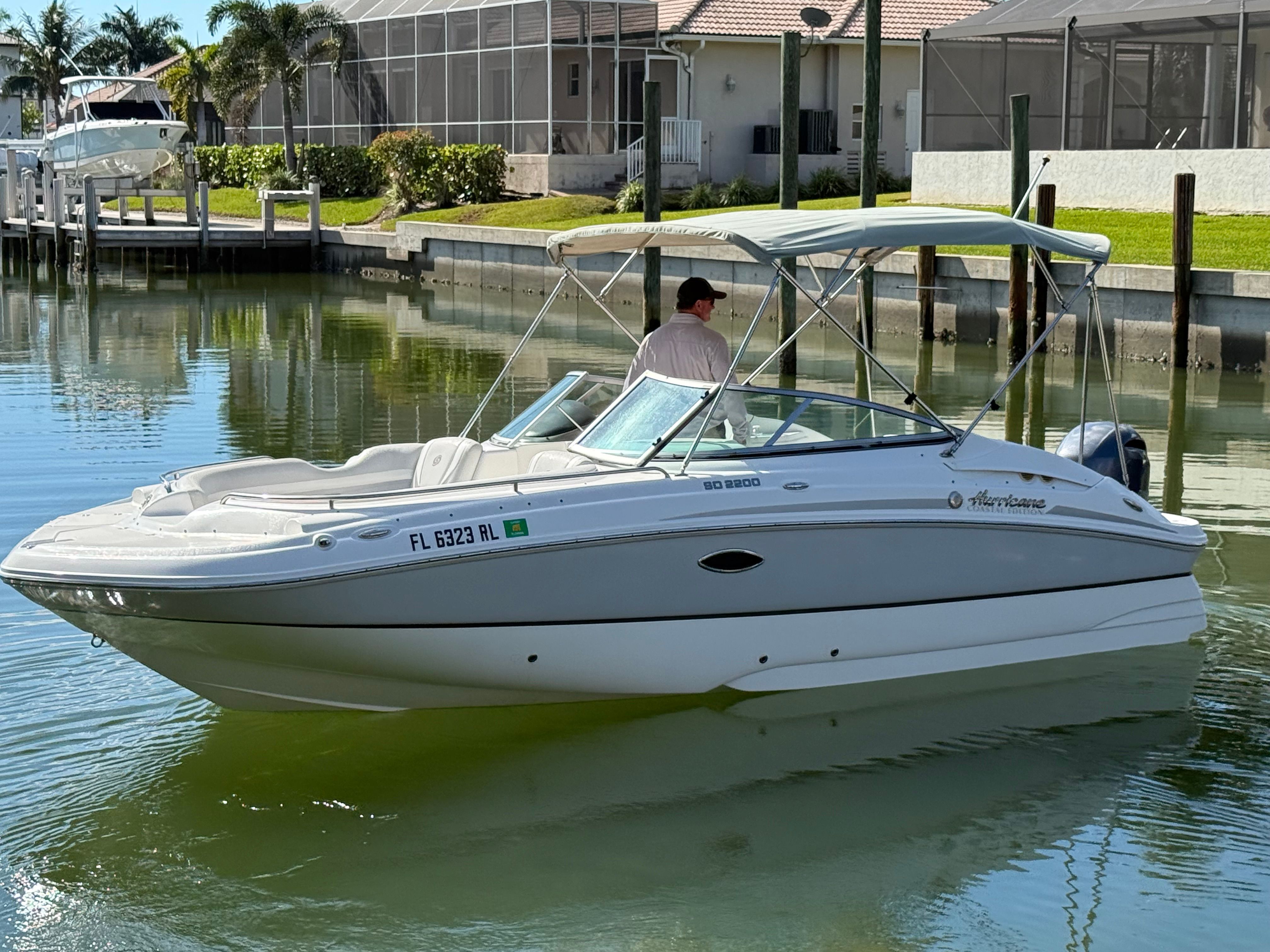 Hurricane SunDeck 2200