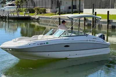 Hurricane SunDeck 2200