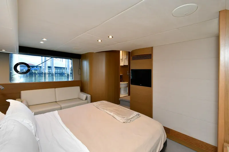 "about Time" Yacht Photos Pics Master Stateroom