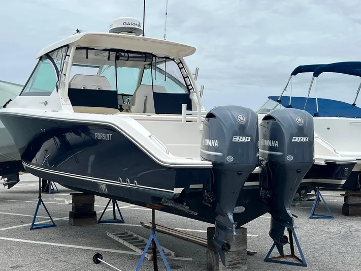 Hot Pursuit Yacht Photos Pics 2016 Pursuit 325 DC boat with twin Yamaha 300 engines on stands.