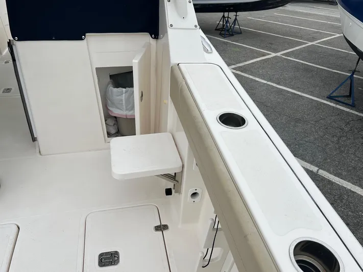 Hot Pursuit Yacht Photos Pics 2016 Pursuit 325 DC boat interior with storage compartment and cup holders.