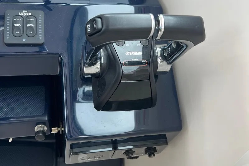 Hot Pursuit Yacht Photos Pics Yamaha throttle control on 2016 Pursuit 325 DC boat dashboard.