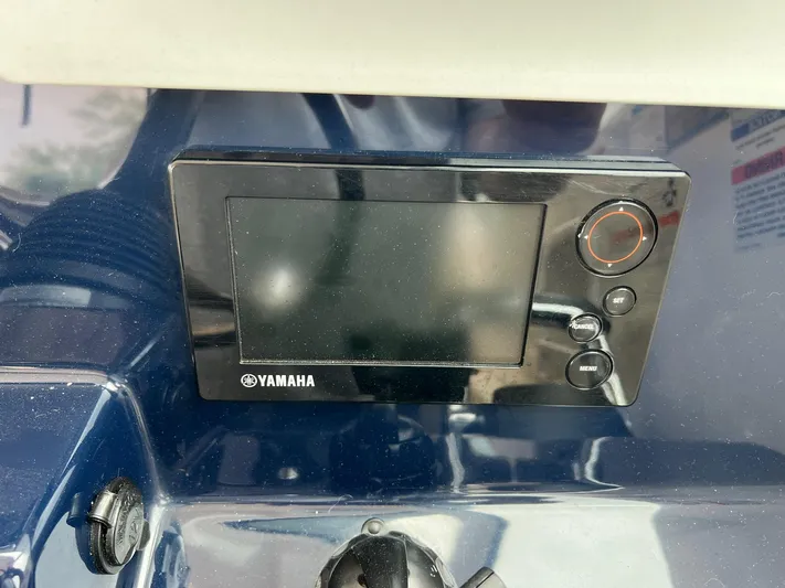 Hot Pursuit Yacht Photos Pics Yamaha display panel on 2016 Pursuit 325 DC boat dashboard.