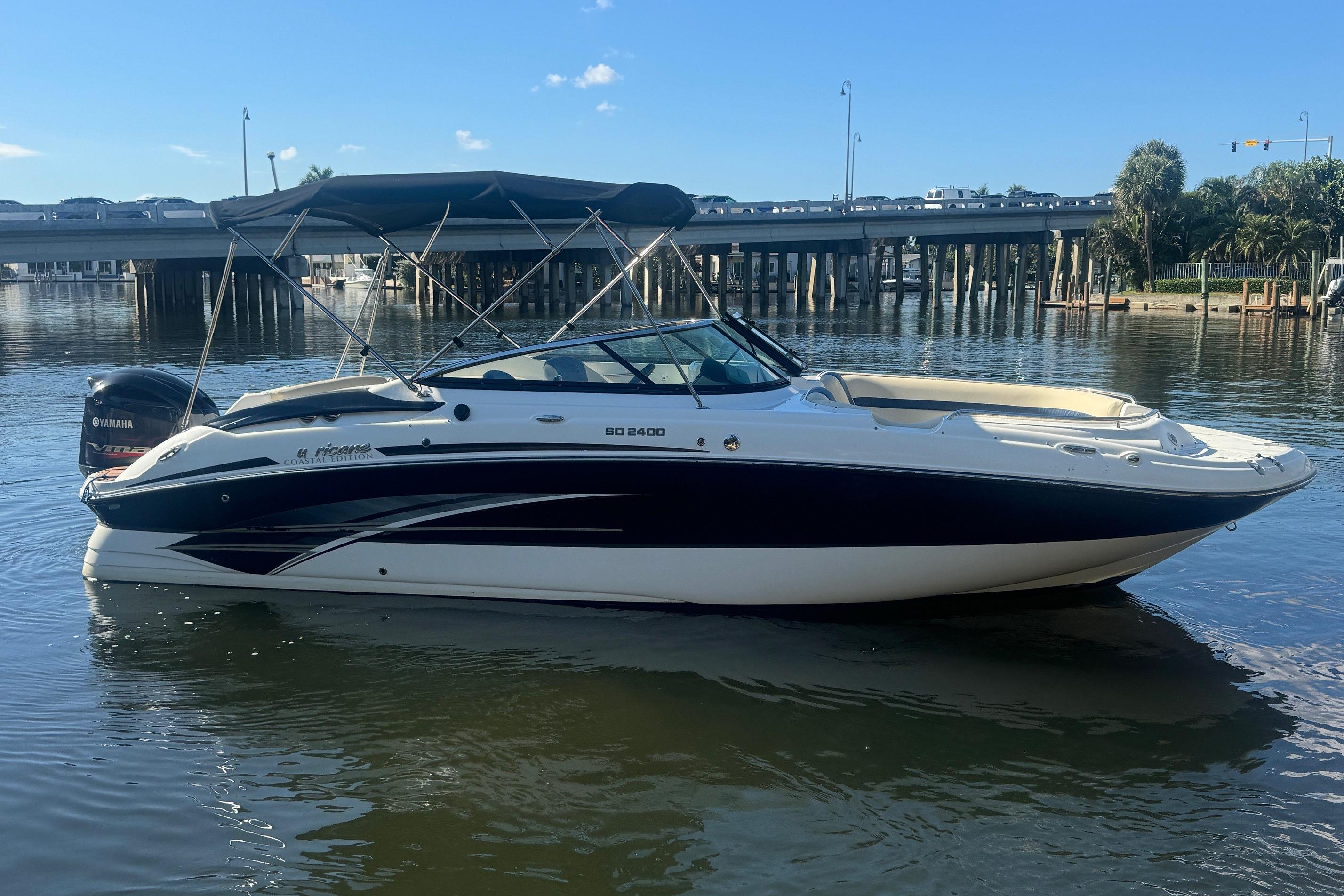 2018 Hurricane SunDeck 2400 OB