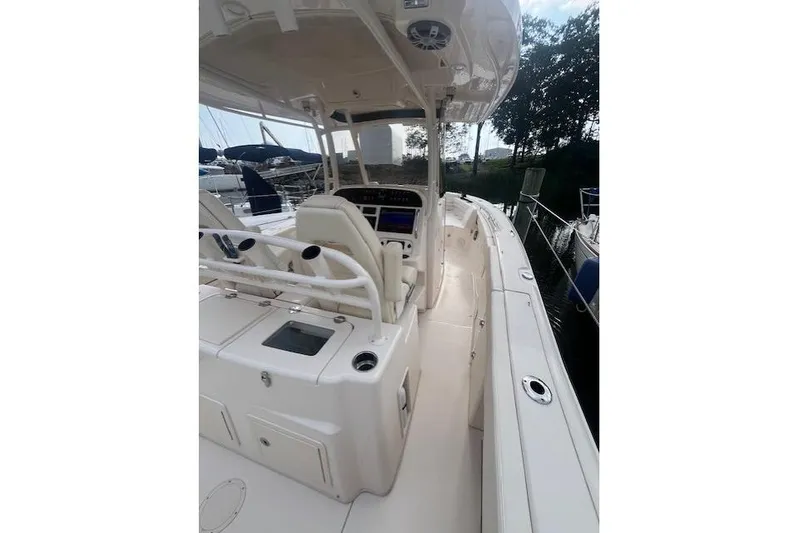  Yacht Photos Pics 2023 Grady-White Canyon 306 boat interior with helm and seating area.