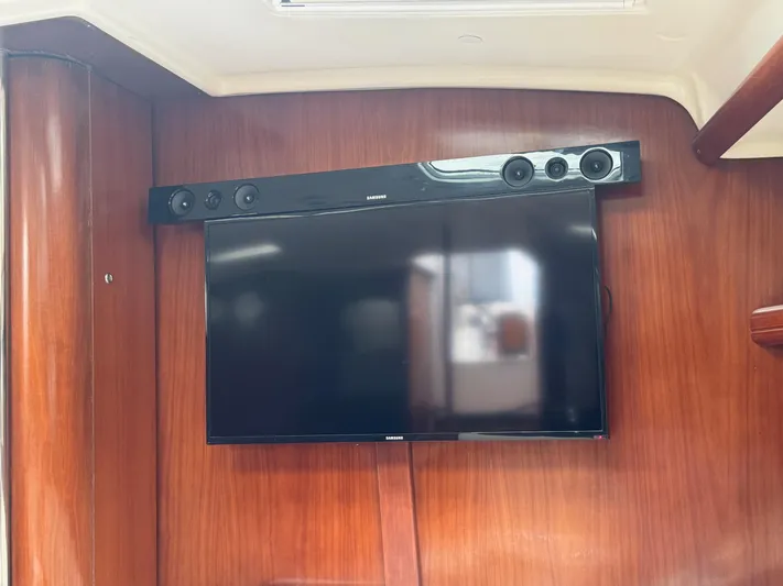 Sanctuary Yacht Photos Pics Flat-screen TV with soundbar on Beneteau Oceanis Clipper 473 yacht, 2005 model.