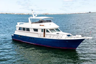 Hatteras 70 Cockpit Motor Yacht