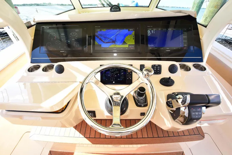 Pain Killer Yacht Photos Pics 