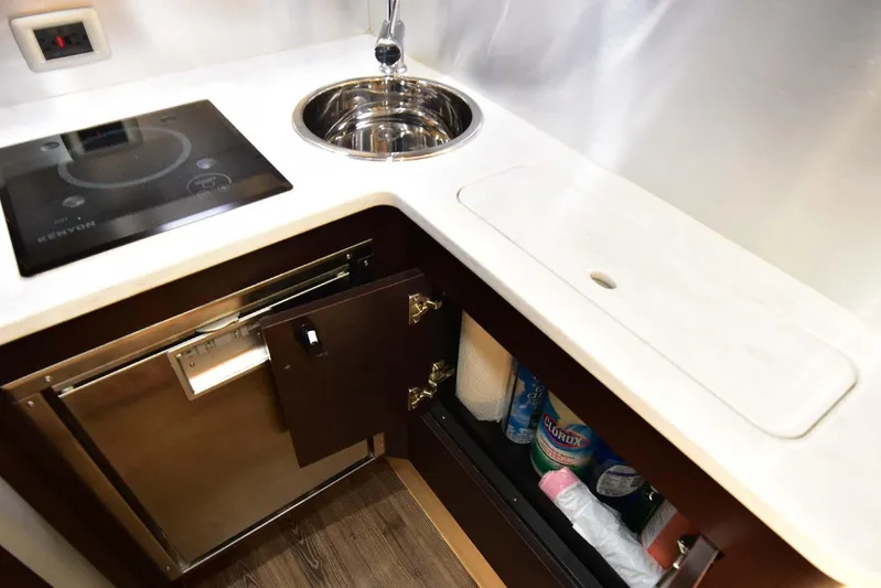 Pain Killer Yacht Photos Pics 