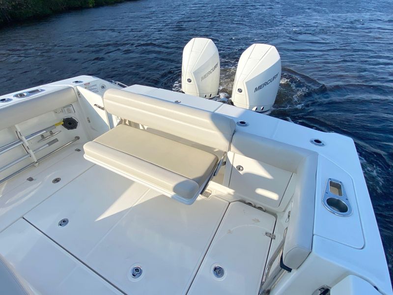 2019 Boston Whaler 330 Outrage