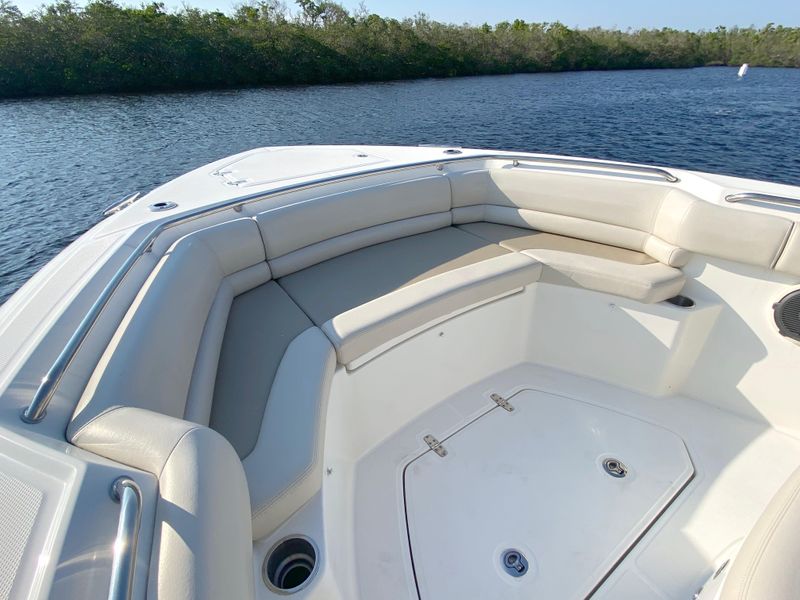 2019 Boston Whaler 330 Outrage