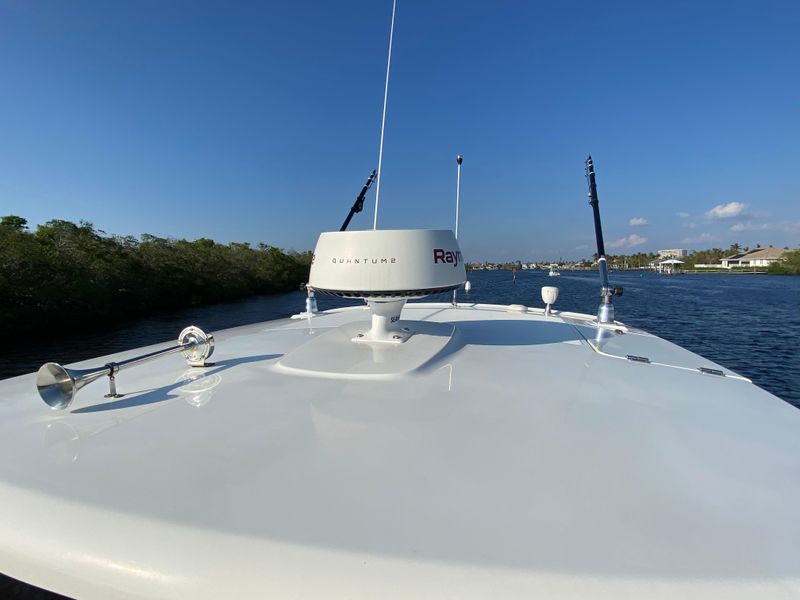 2019 Boston Whaler 330 Outrage