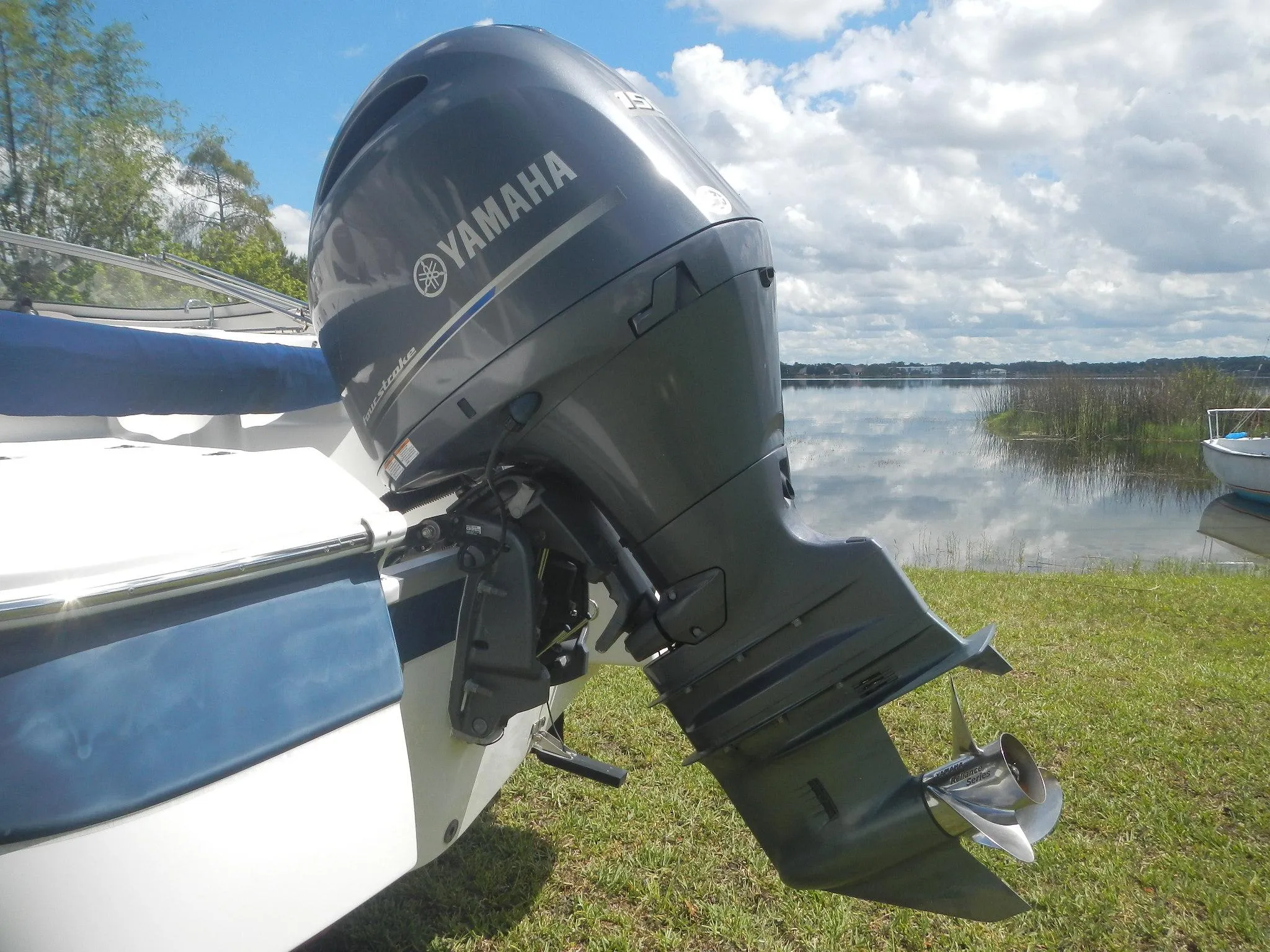 2016 SouthWind 212 SD boat with Yamaha outboard motor by a lake.