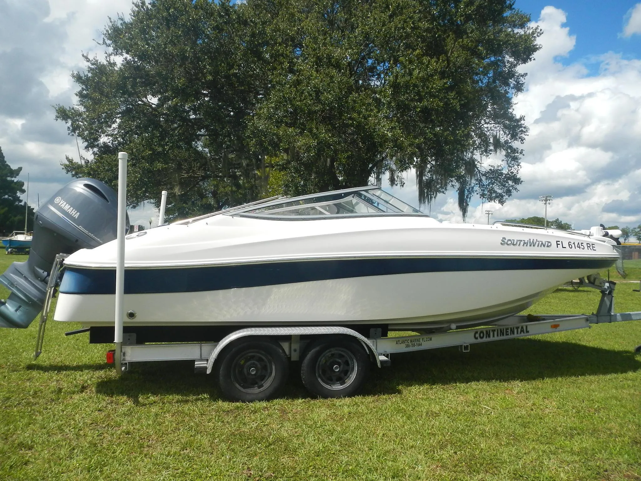 2016 SouthWind 212 SD boat on a Continental trailer, parked on grass.