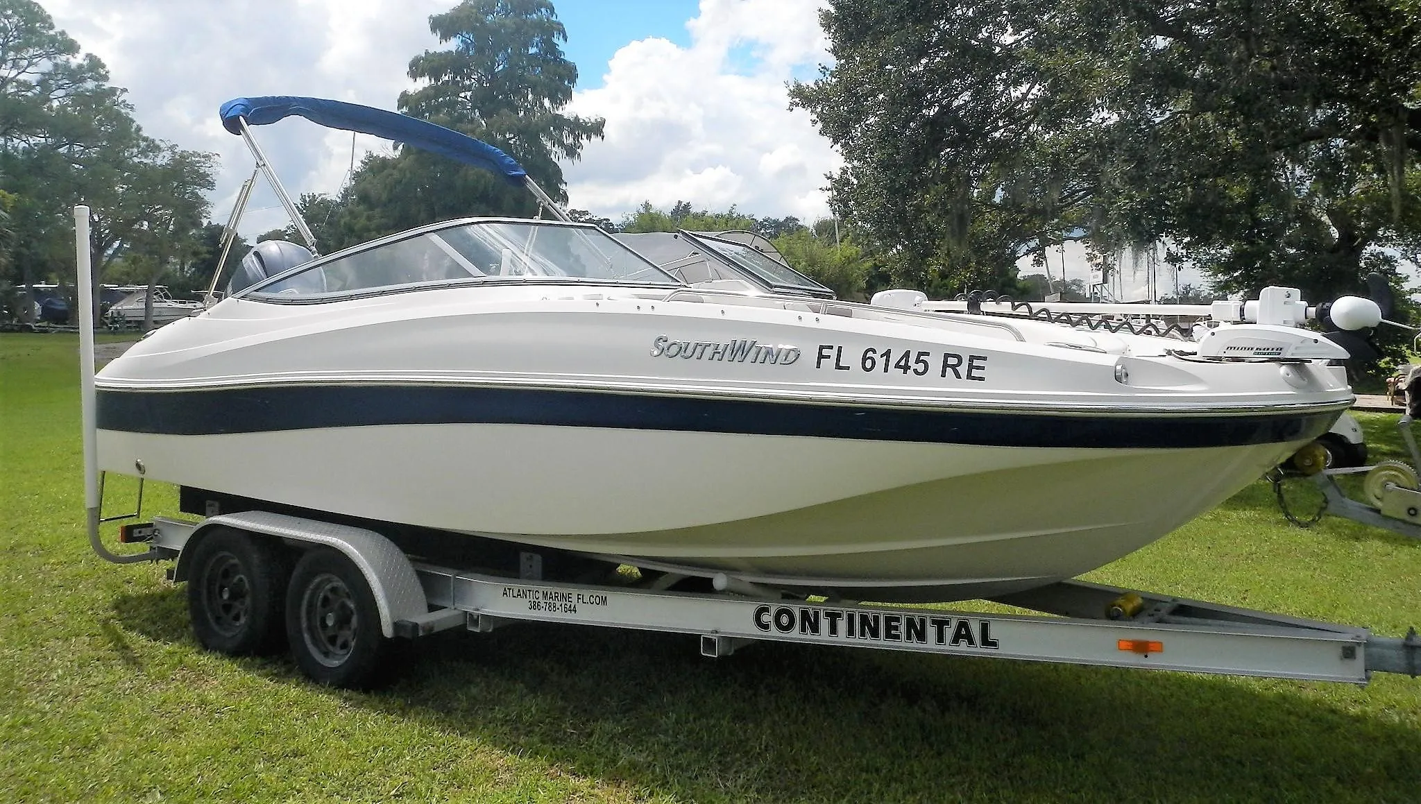 2016 SouthWind 212 SD boat on a Continental trailer, parked on grass.