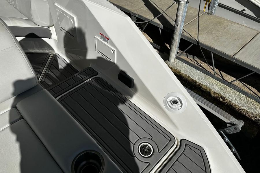2020 Sea Ray SLX 280