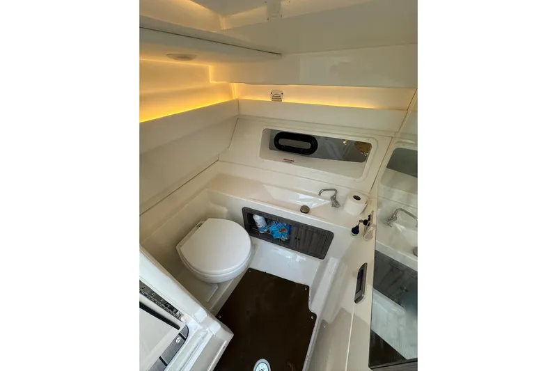 Northeast Yacht Photos Pics 2022 Sea Ray SLX 350 Outboard boat bathroom with modern fixtures and ambient lighting.