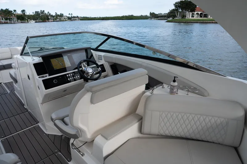 Northeast Yacht Photos Pics 2022 Sea Ray SLX 350 Outboard cockpit with luxurious seating and advanced navigation system.