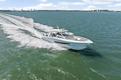 Boston Whaler 420 Outrage