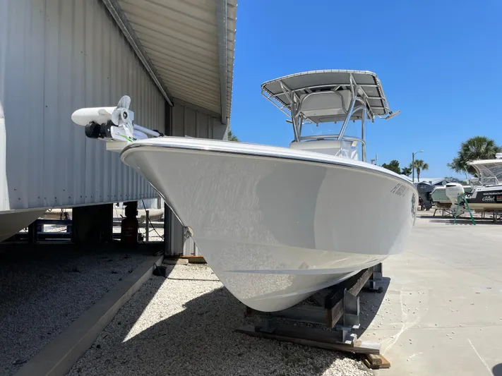 Motivated Yacht Photos Pics 2022 Contender 25 Tournament boat on display under clear blue sky.