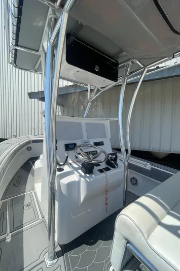 Motivated Yacht Photos Pics 2022 Contender 25 Tournament boat interior with modern helm and seating.