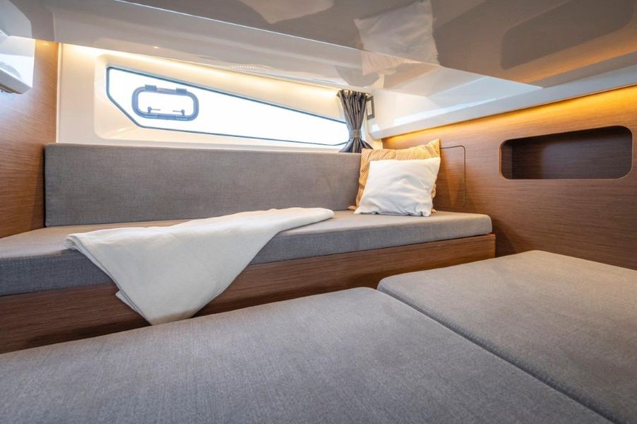 2021 Beneteau America Antares 11