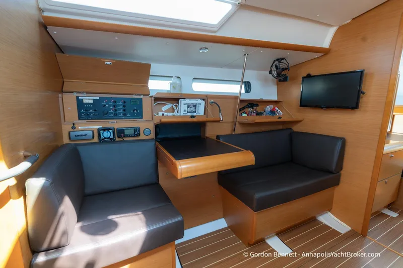 Balandra Yacht Photos Pics Interior of 2014 Jeanneau Sun Odyssey 439 yacht with seating, navigation panel, and TV.